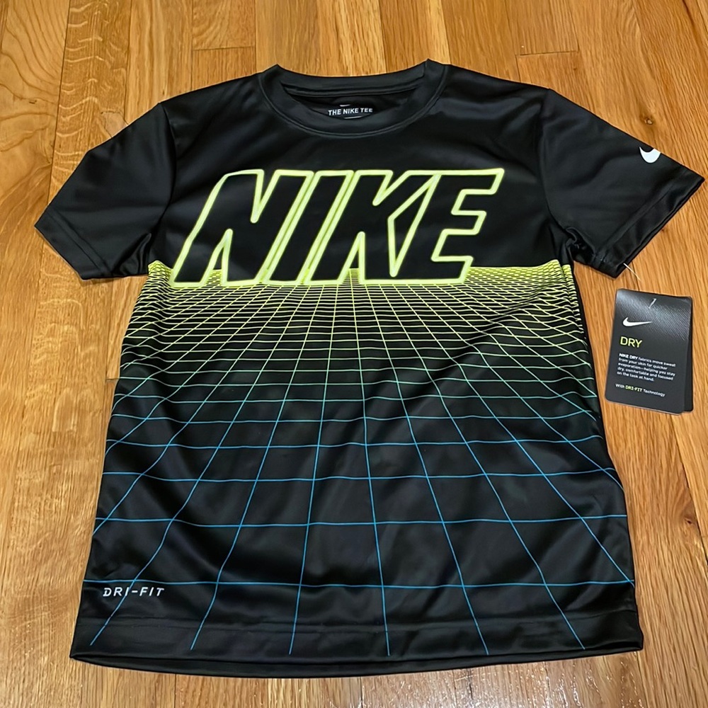 Boys Nike Tee Boys size 7 NEW WITH TAGS